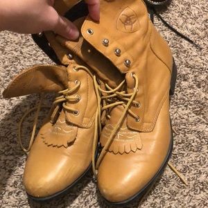 Vintage Ariat lace up Kiltie boots